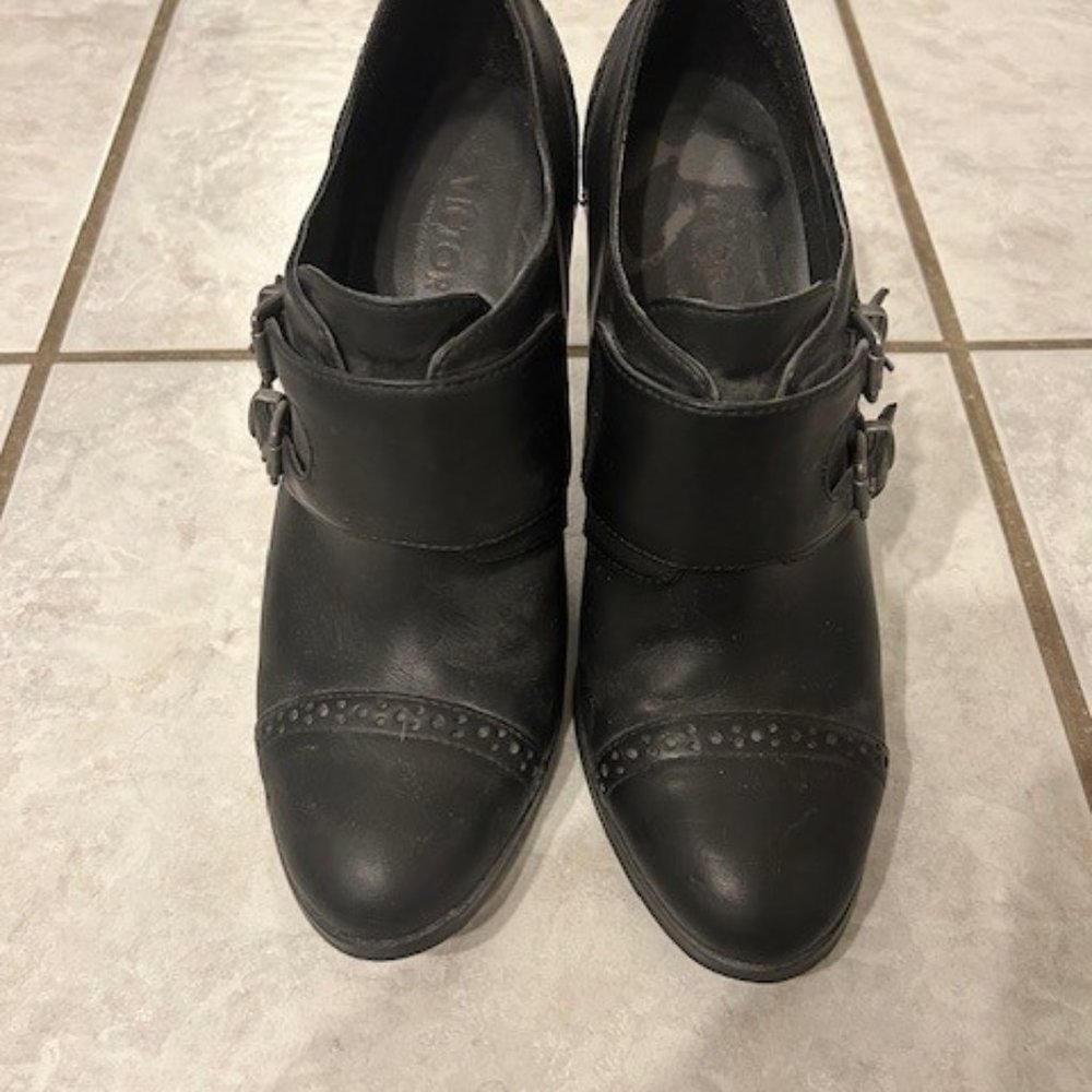 Victor Alfaro Size 9.5 black heeled shoes